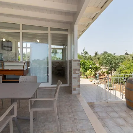 Konukevi Corallo House 3*